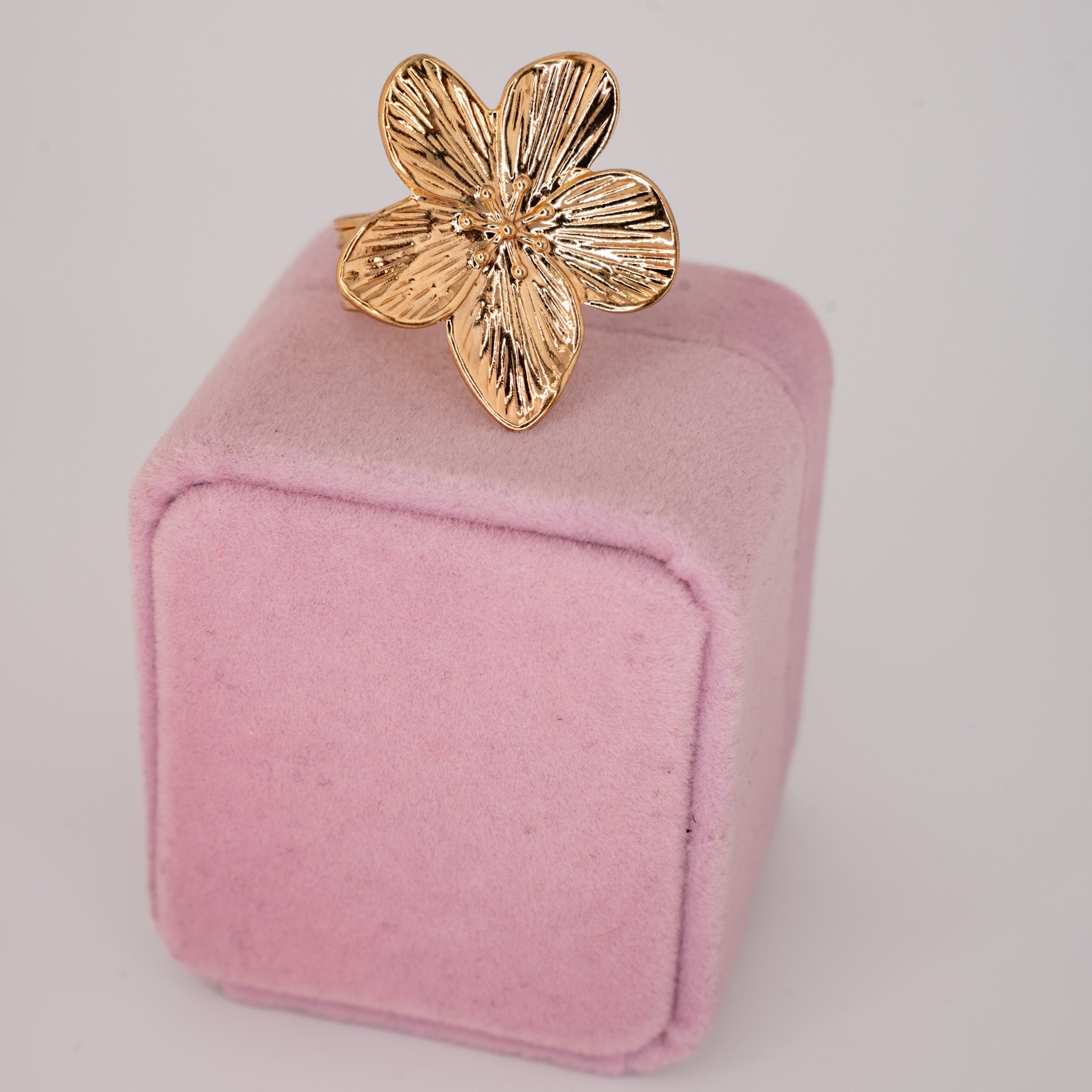 GOLD FLORAL RING