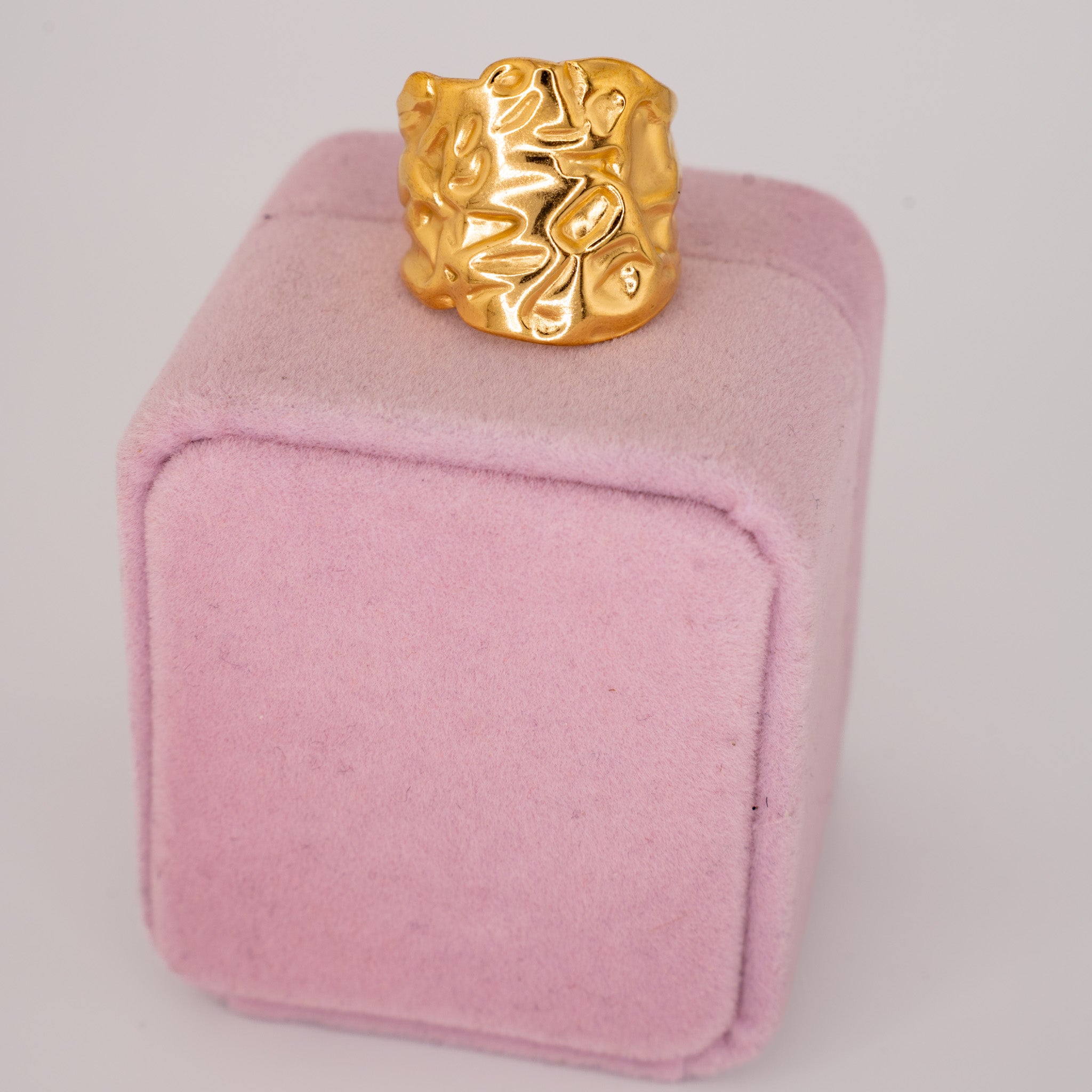 GOLD TEXTURED NUGGET RING