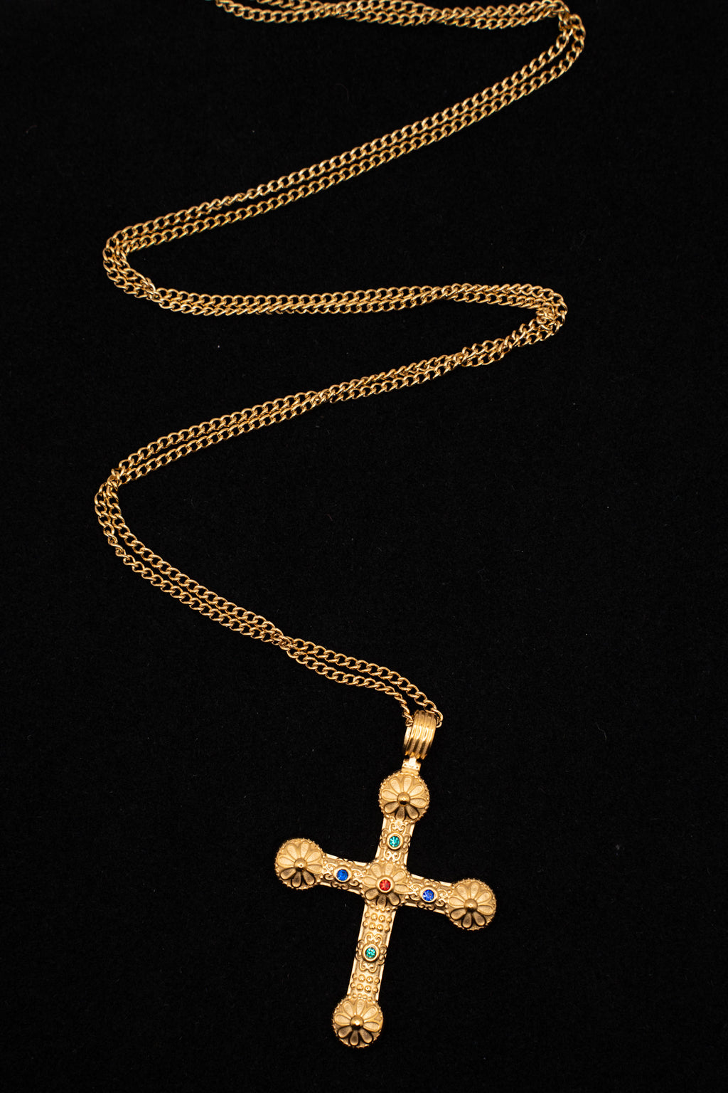 GOLD STACKABLE MULTICOLOR CROSS CHAIN
